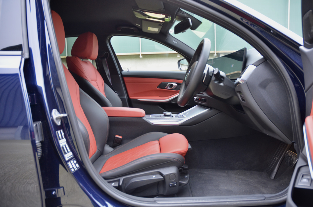 BMW - M340D MHEV X Drive Touring. gallery image 32