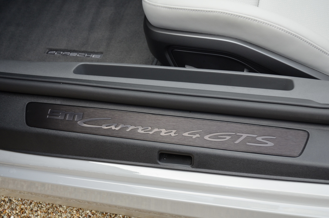 Porsche 911 Carrera 4 GTS Cabriolet gallery image 39