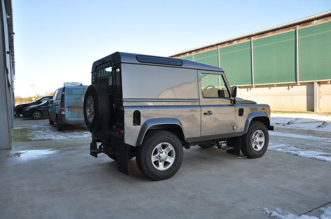 Defender 90. gallery image 3