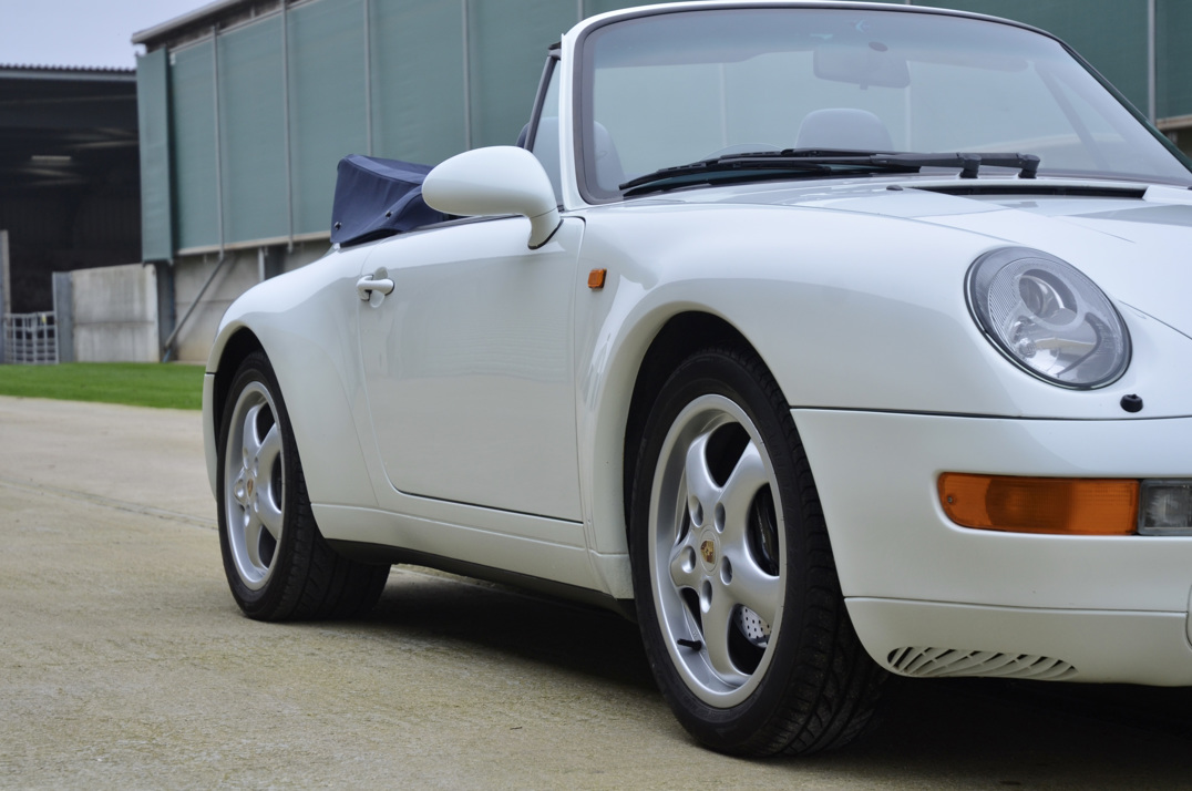 Porsche 911 (993) Carrera 3.6 Manual Cabriolet. gallery image 18