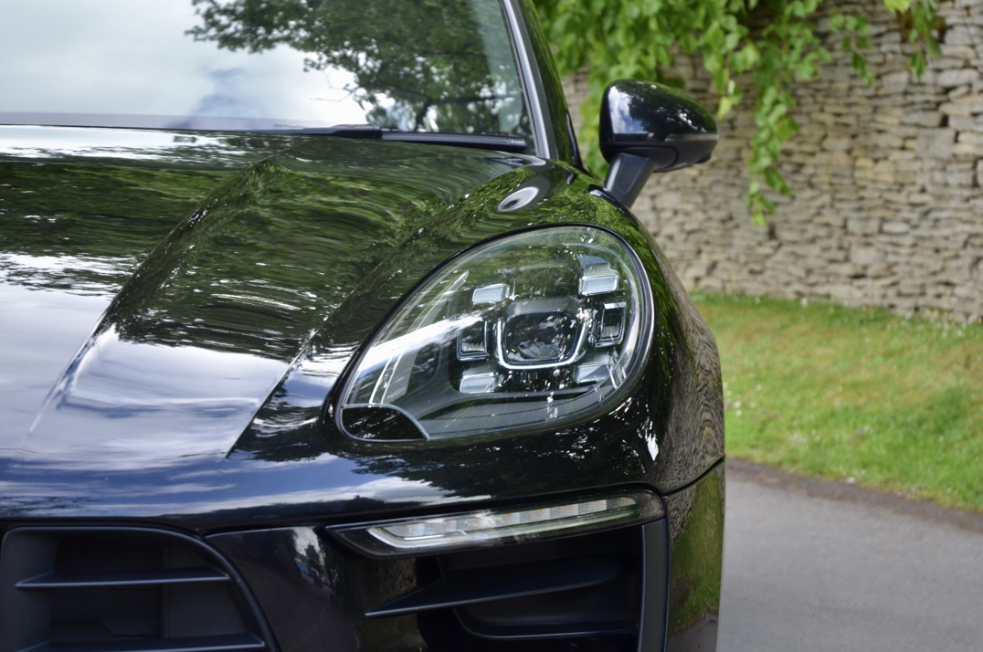 Porsche Macan 3.0 S PDK. 17K In optional extras FP+PSSH gallery image 17