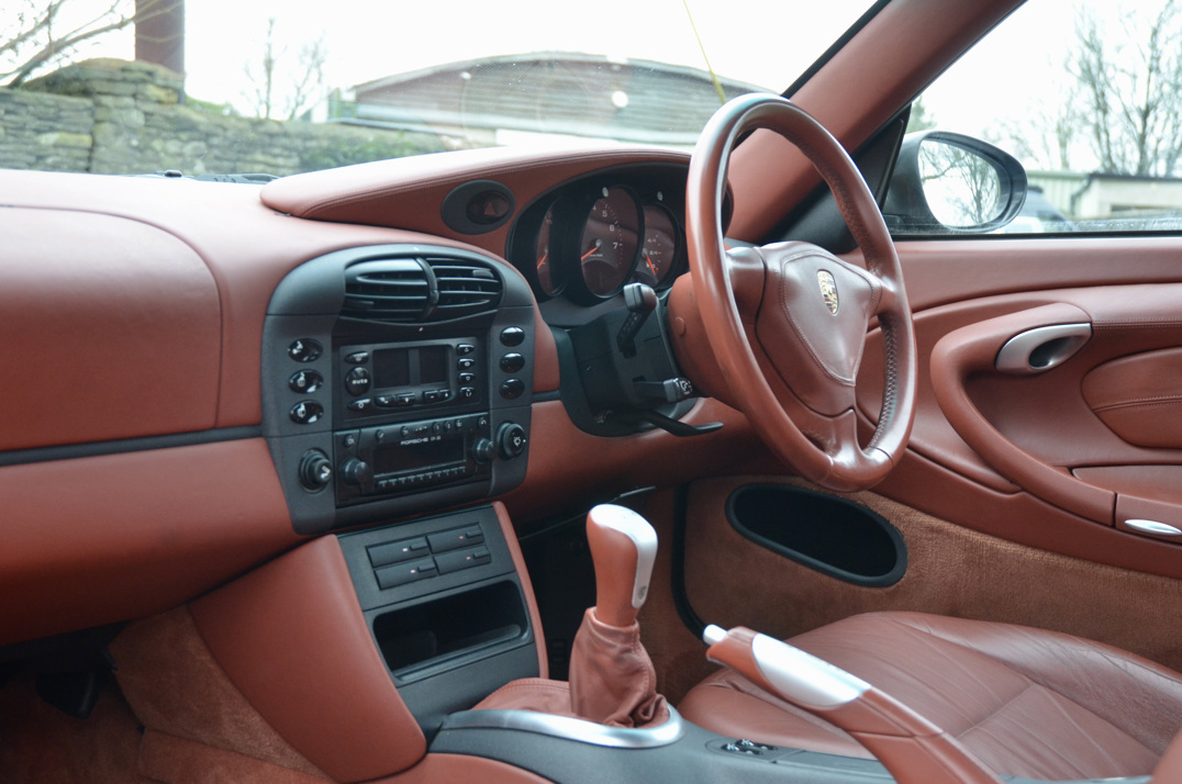 Porsche 911 Carrera with factory Aero kit. gallery image 35