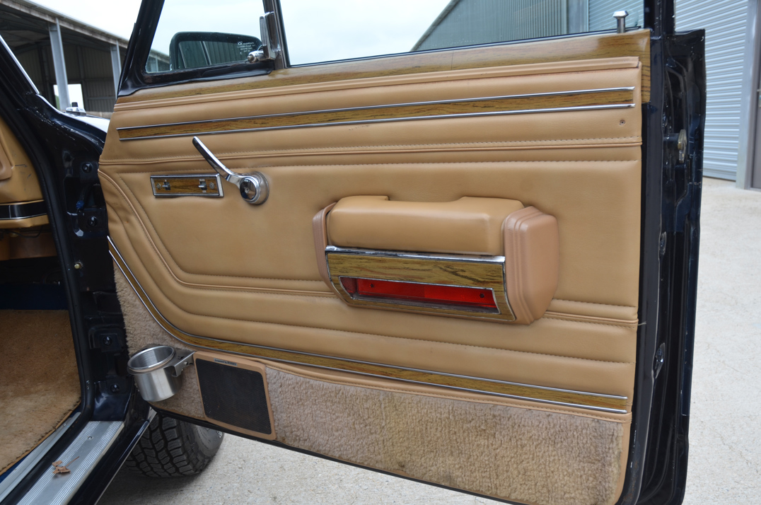 Jeep Grand Wagoneer 5.900cc V8 Auto gallery image 37