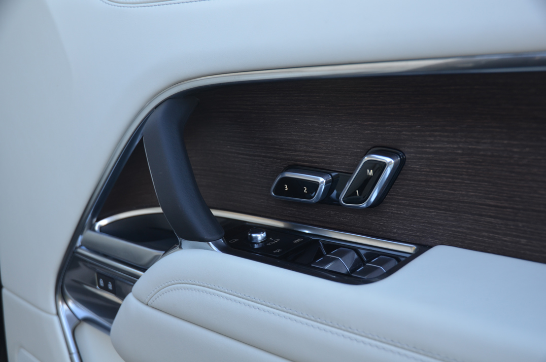 Land Rover Range Rover 3.0ltr P440e Autobiography gallery image 22