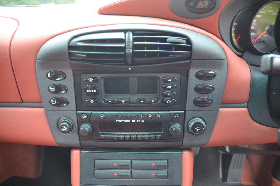 Porsche 911 Carrera with factory Aero kit. gallery image 38