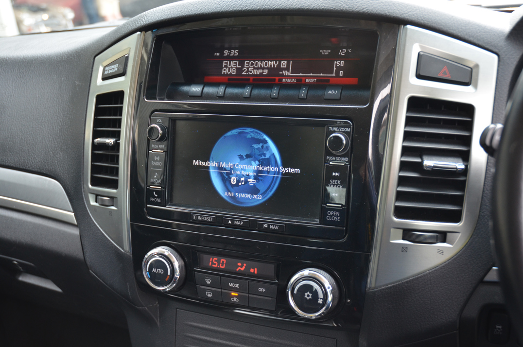 Mitsubishi Shogun 3.2 DI-D Barbarian Auto SWB gallery image 37