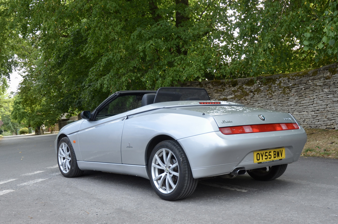 Alfa Romeo Spider 2.0 JTS Lusso Convertible by Pininfarina gallery image 13