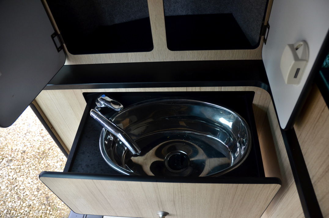 Volkswagen T30 180 4 Motion Danbury Camper. gallery image 45