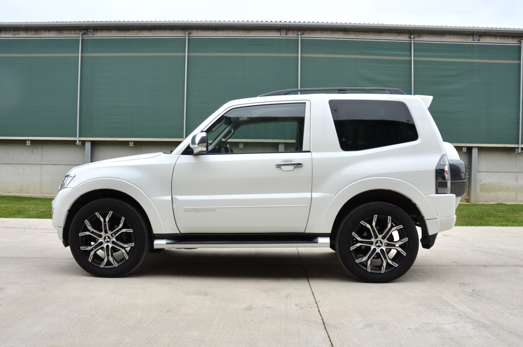 Mitsubishi Shogun 3.2 DI-D Barbarian Auto SWB gallery image 9