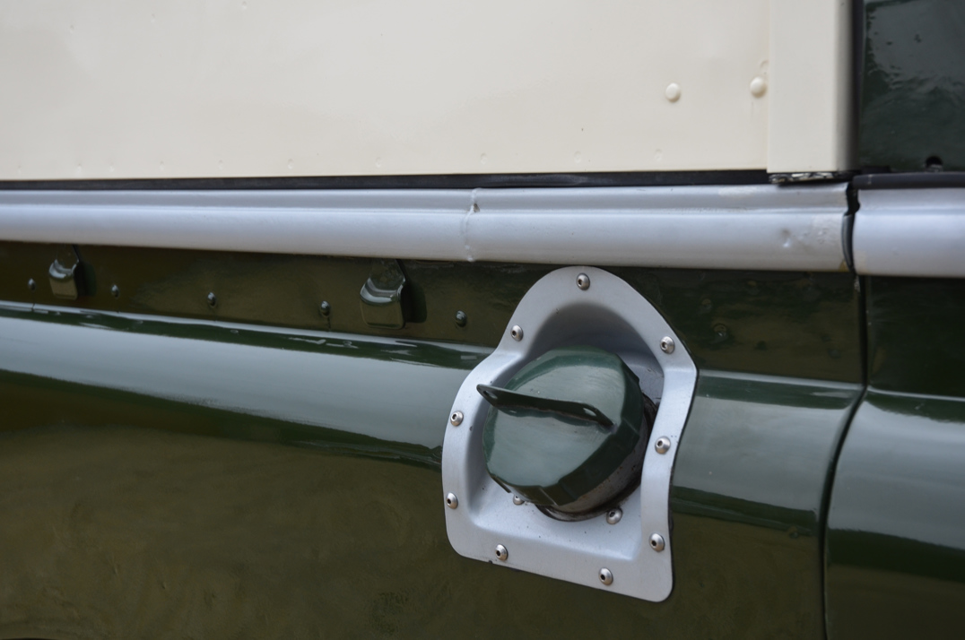 Land Rover Series II gallery image 25