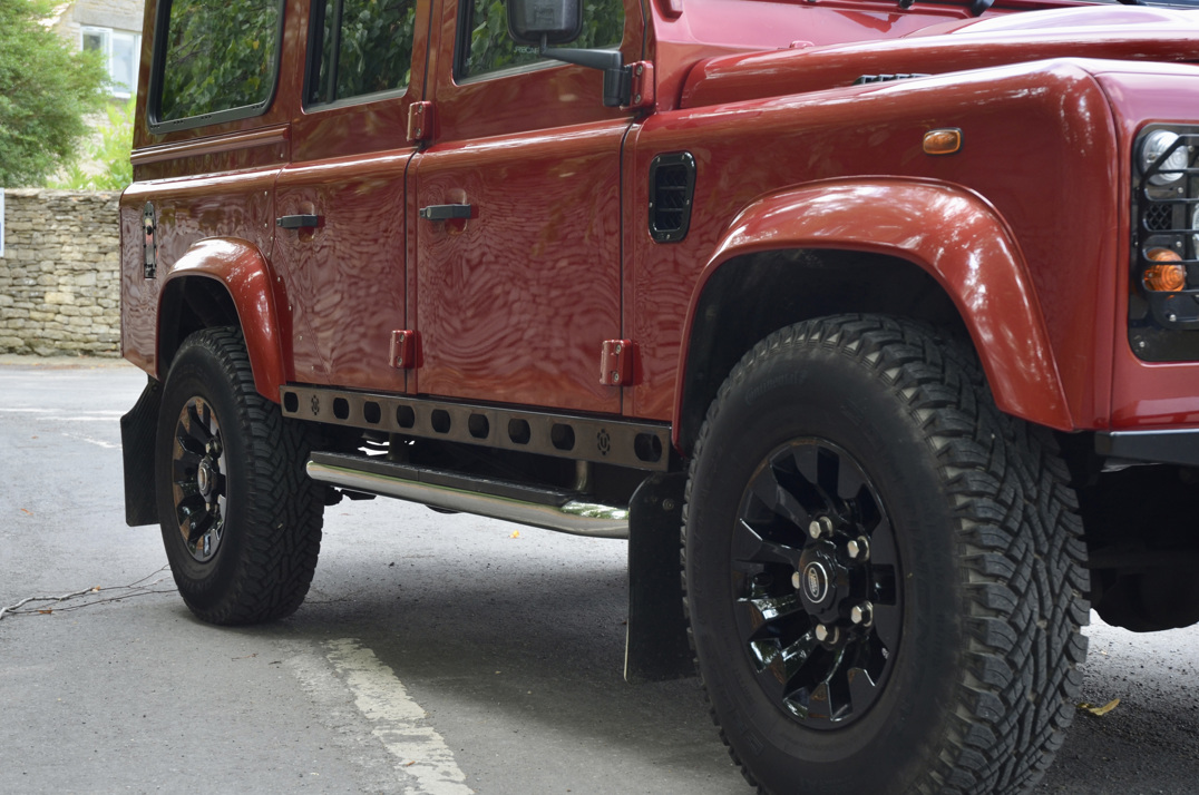 Land Rover Defender 110 2.2 TDCI Automatic 9 - Seater gallery image 15