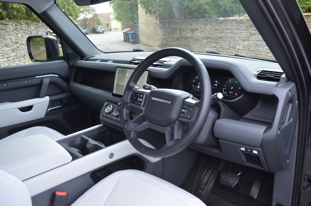 Land Rover Defender 90 X Dynamic HSE 3.0D 350 MHEV gallery image 30