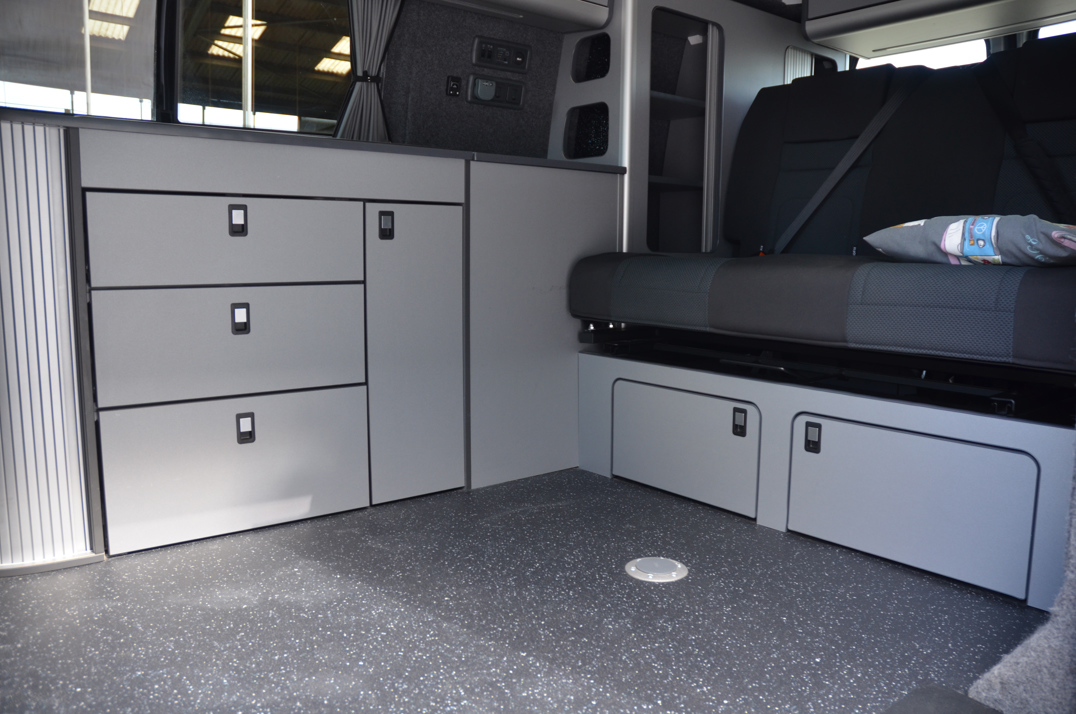 Volkswagen T30 LWB Camper 2016 gallery image 29