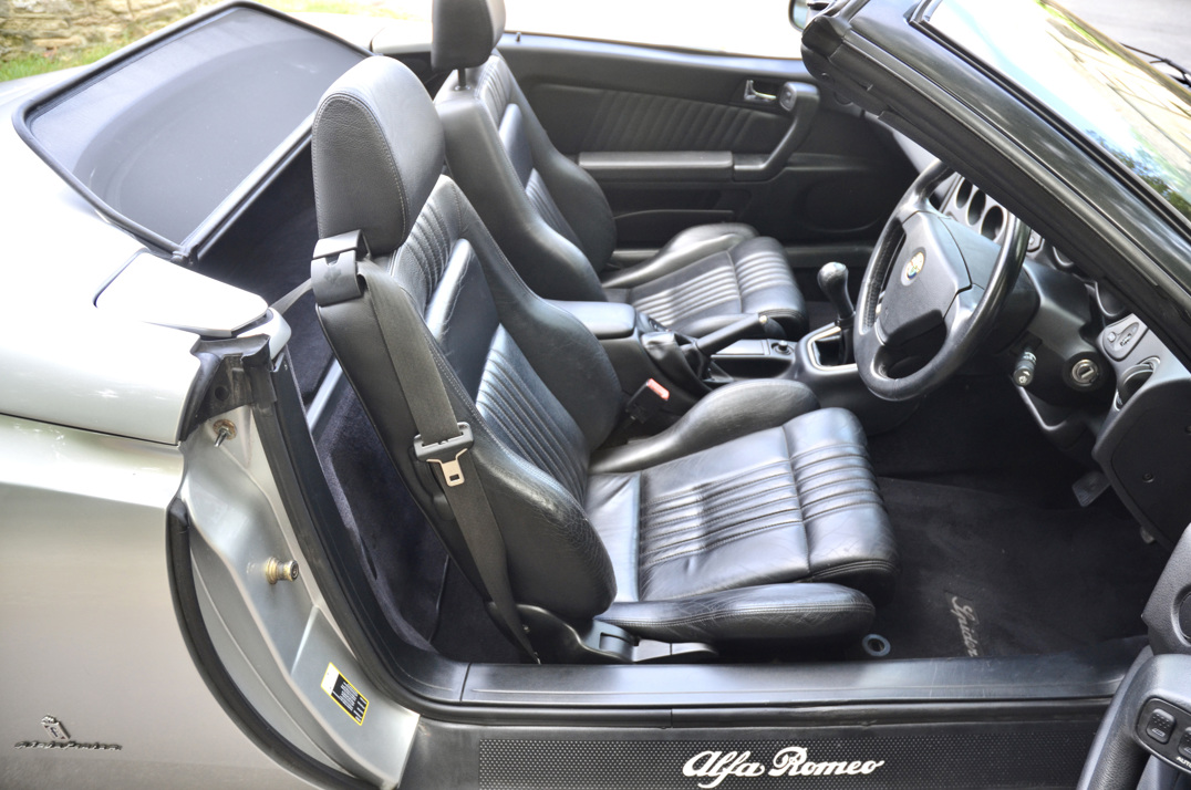 Alfa Romeo Spider 2.0 JTS Lusso Convertible by Pininfarina gallery image 28