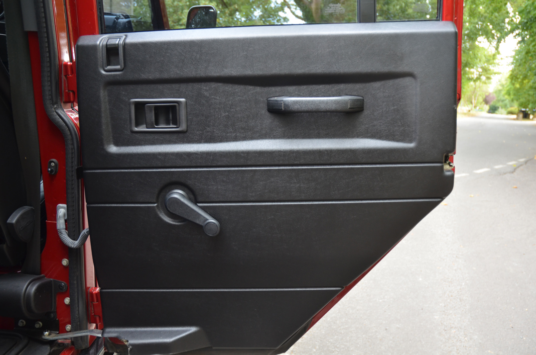 Land Rover Defender 110 2.2 TDCI Automatic 9 - Seater gallery image 40