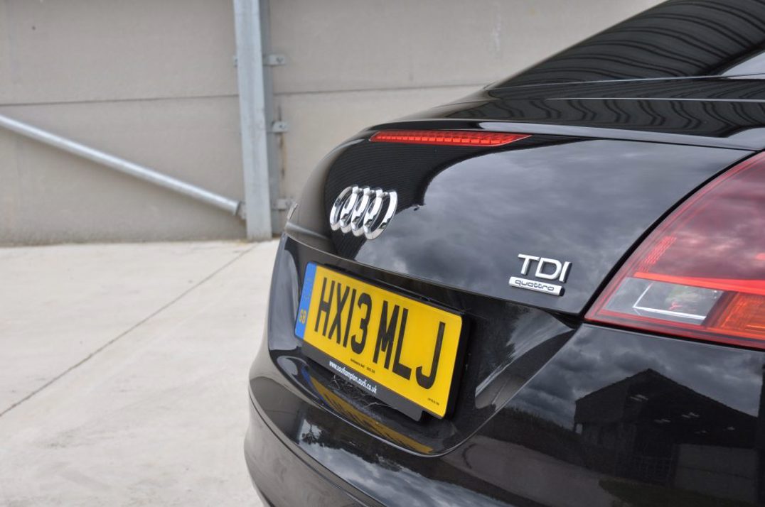 Audi TT Coupe Black Edition 2.0 TDI Quattro 170 Manual gallery image 14