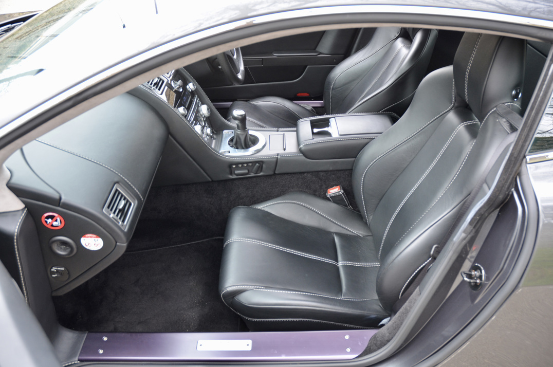 Aston Martin Vantage 4.7 Manual Coupe. gallery image 40