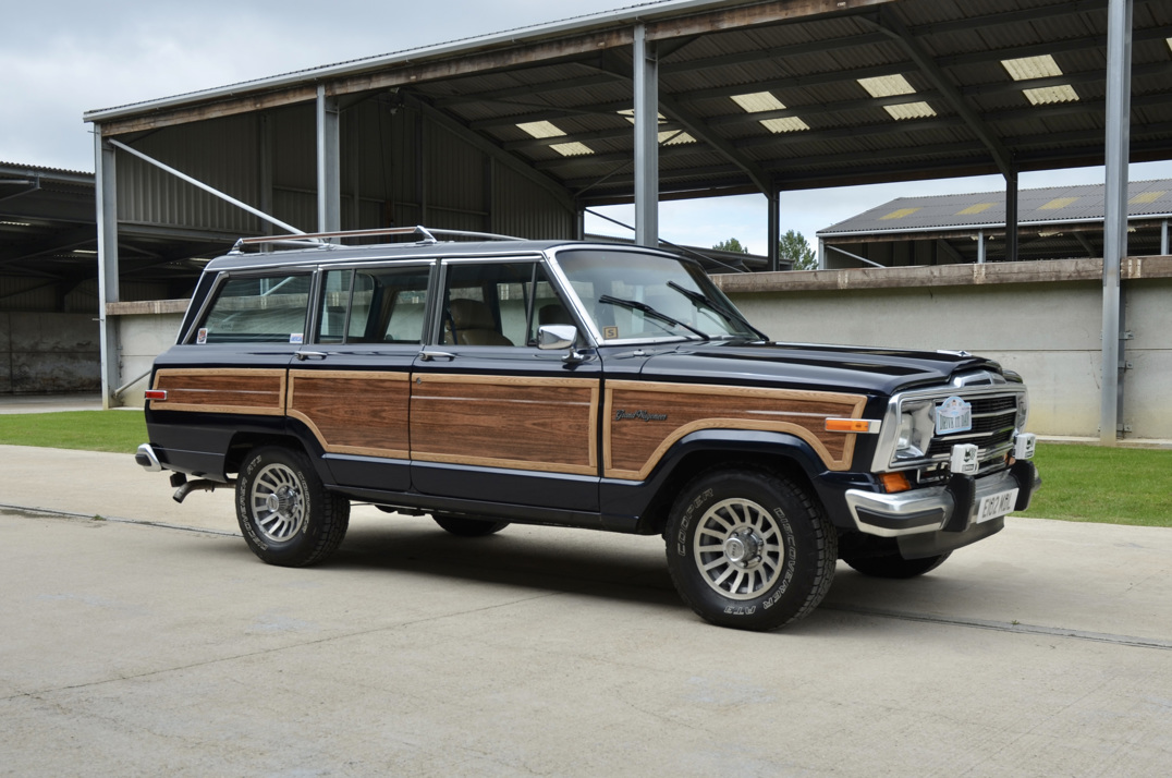 Jeep Grand Wagoneer 5.900cc V8 Auto gallery image 8