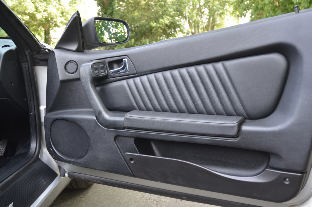 Alfa Romeo Spider 2.0 JTS Lusso Convertible by Pininfarina gallery image 33