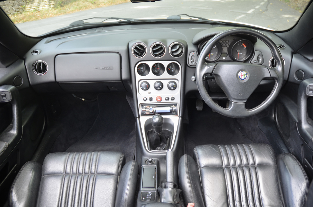 Alfa Romeo Spider 2.0 JTS Lusso Convertible by Pininfarina gallery image 30