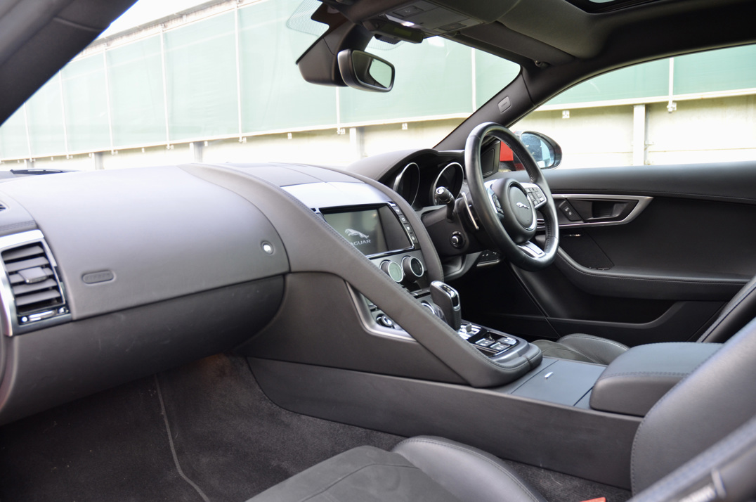 Jaguar F-Type V6 R Dynamic Auto gallery image 30