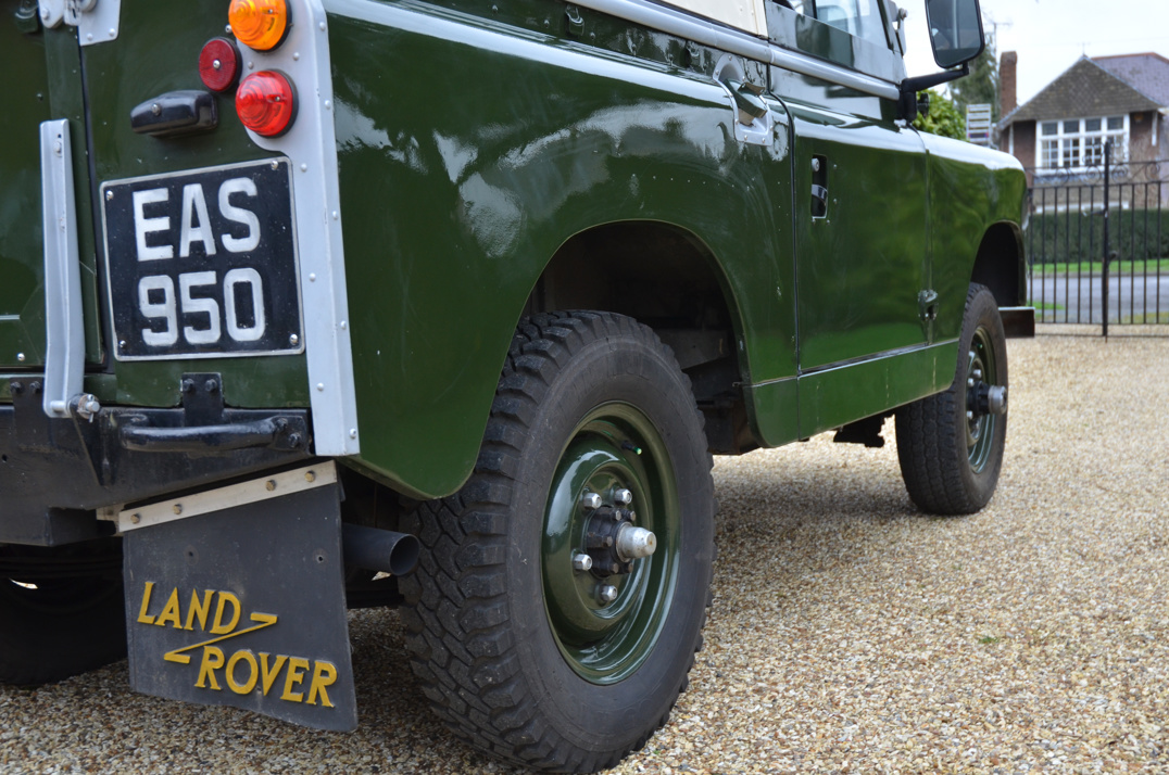 Land Rover Series II gallery image 16