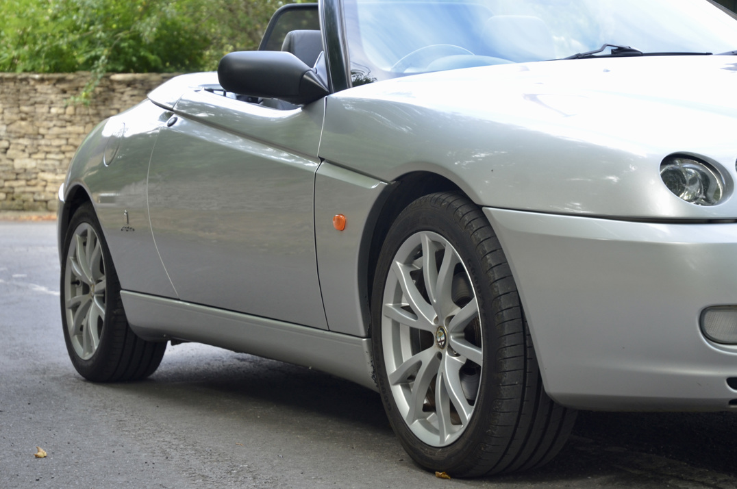 Alfa Romeo Spider 2.0 JTS Lusso Convertible by Pininfarina gallery image 17