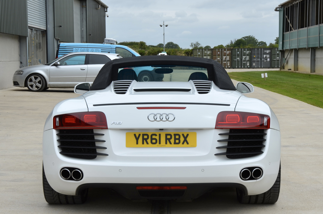 Audi R8 Spyder V8 Manul . gallery image 10