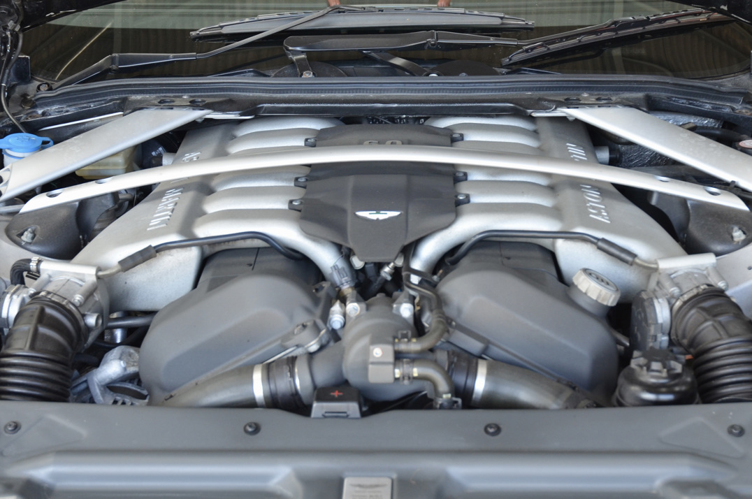 ASTON MARTIN DB-9 5.9 V12 Manual. gallery image 34