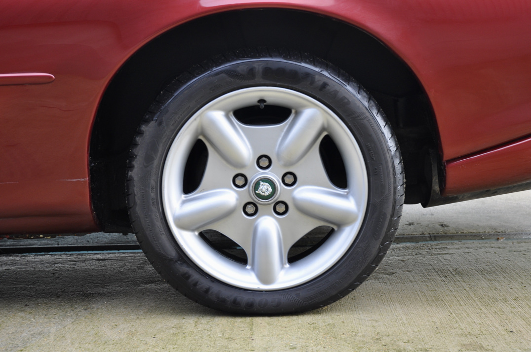 Jaguar XK8 Convertible gallery image 21