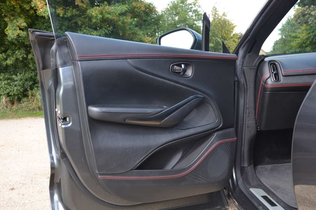 Aston Martin DBX 4.0 V8. gallery image 41