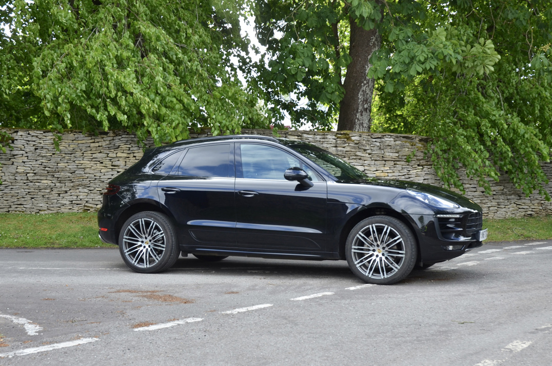 Porsche Macan 3.0 S PDK. 17K In optional extras FP+PSSH gallery image 7
