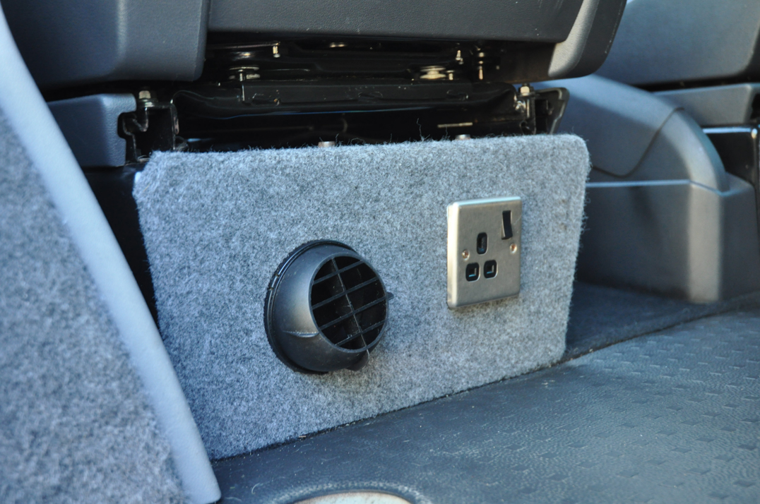 Volkswagen T5 4 Motion Kombi / Camper gallery image 23