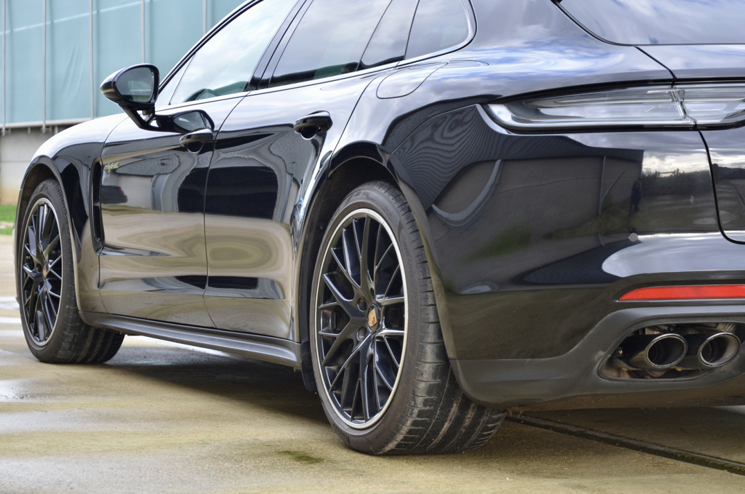 Porsche Panamera 4 V6 Sport Turismo 5dr Petrol Plug-in Hybrid PDK 4WD. gallery image 13