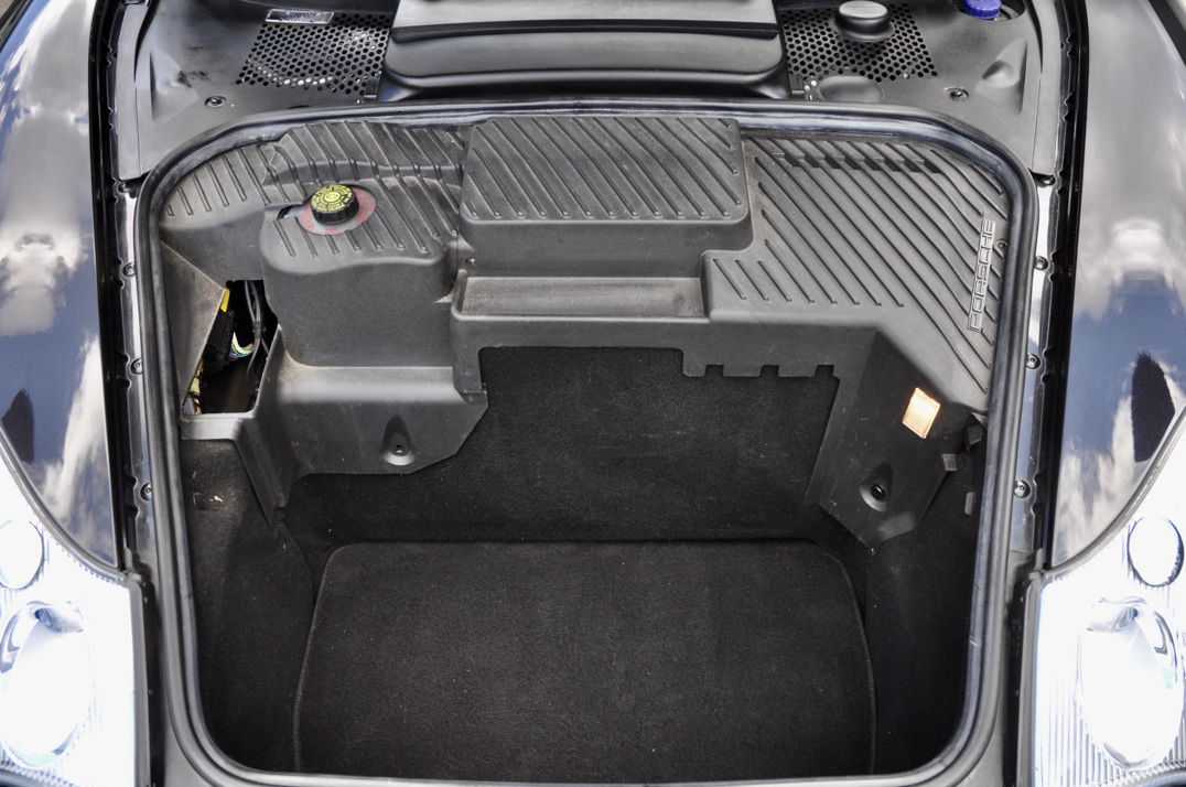 Porsche 911 996 Carrera 4 gallery image 29