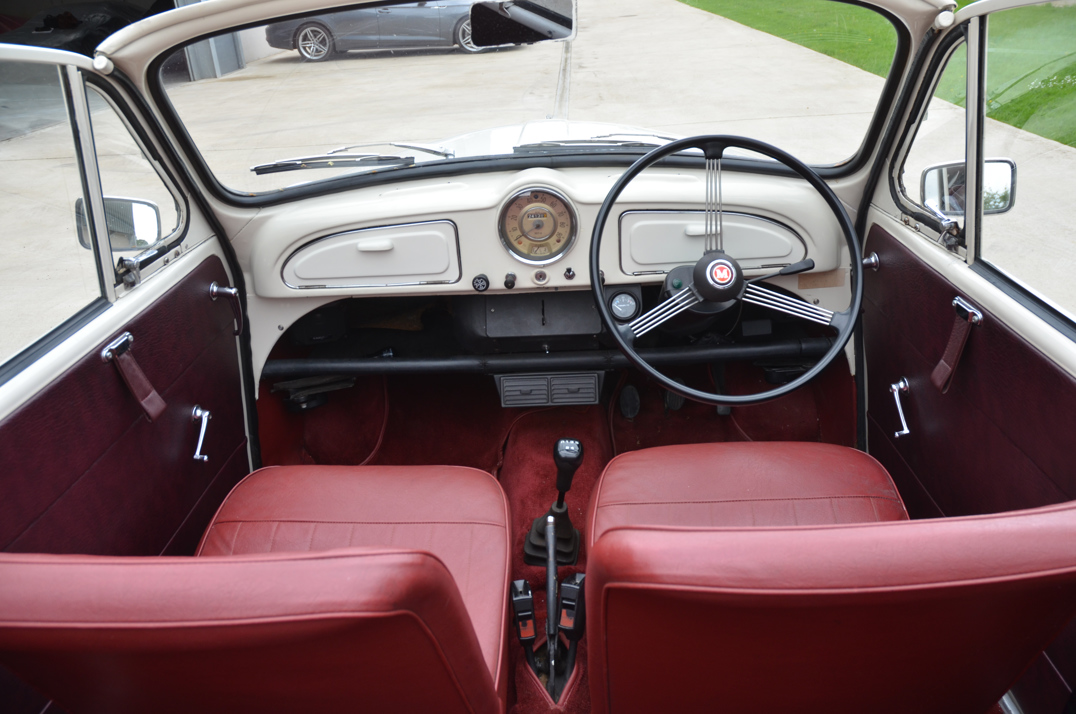Morris Minor 1000 Convertible gallery image 25