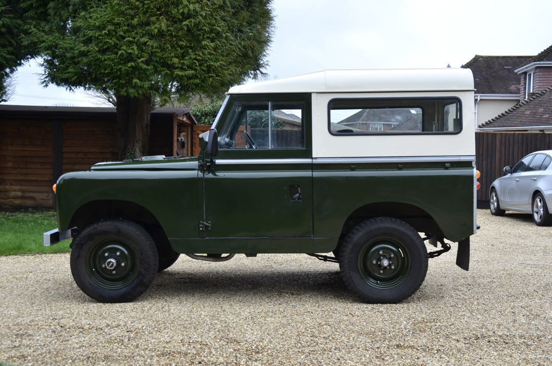 Land Rover Series II gallery image 8