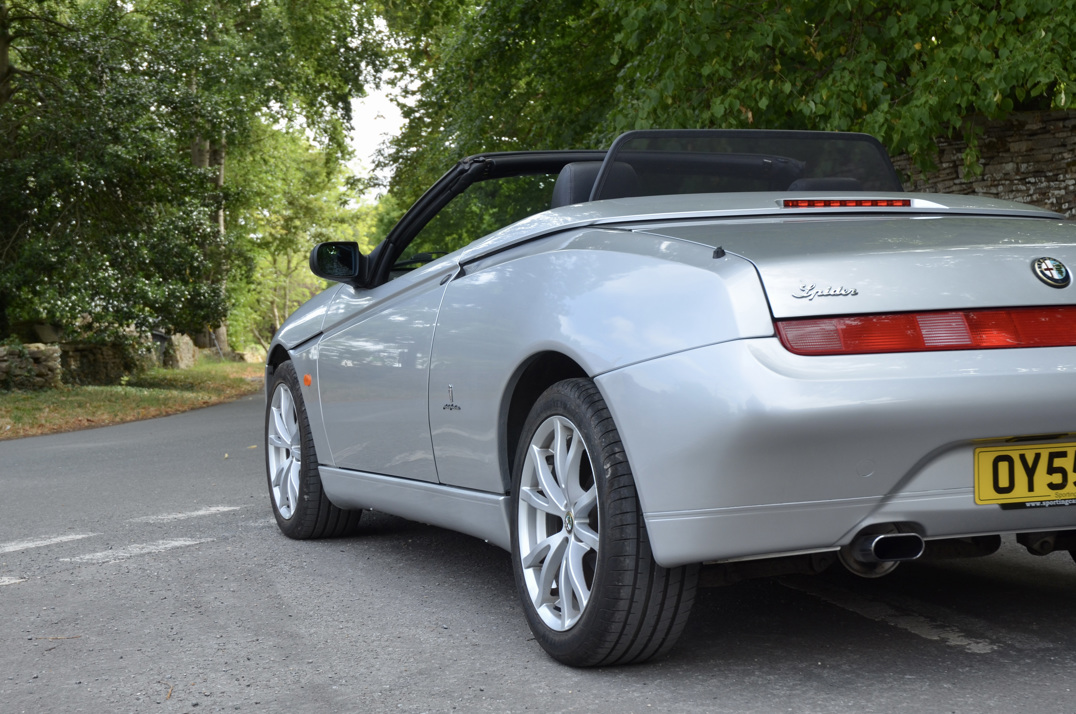 Alfa Romeo Spider 2.0 JTS Lusso Convertible by Pininfarina gallery image 14