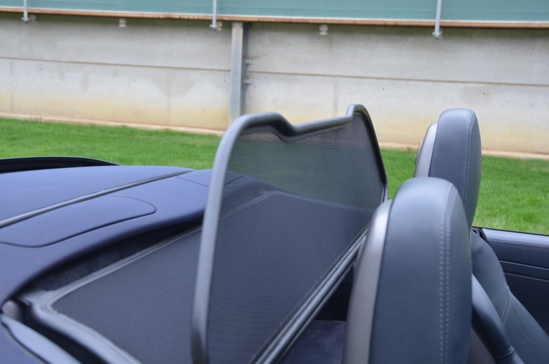 Porsche Carrera 911 C4S Cabriolet Manual. gallery image 22