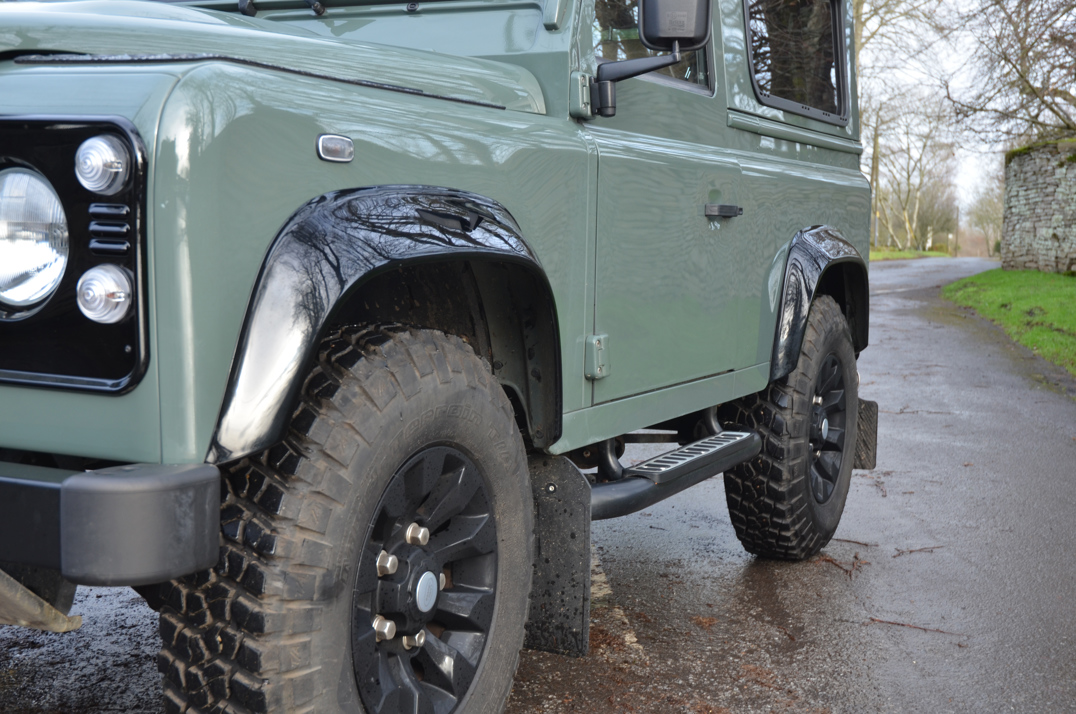 Land Rover Defender 90 XS Station Wagon gallery image 15