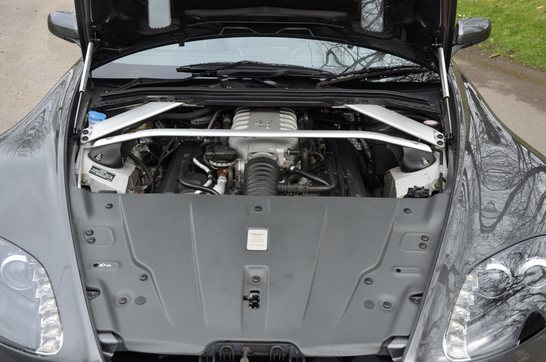 Aston Martin Vantage 4.7 Manual Coupe. gallery image 49