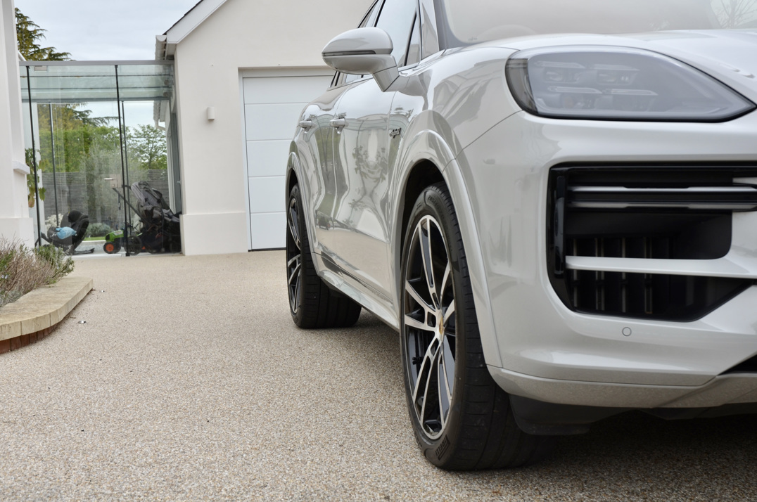 Porsche Cayenne Turbo Hybrid.. 2024 gallery image 14