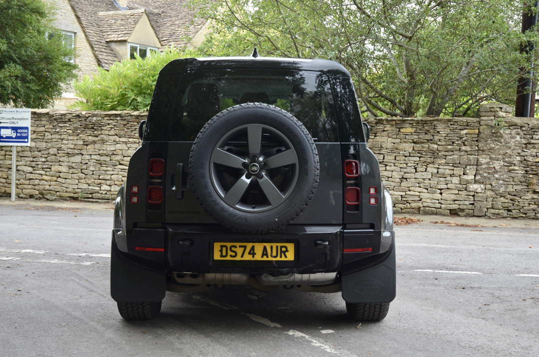 Land Rover Defender 90 X Dynamic HSE 3.0D 350 MHEV gallery image 5