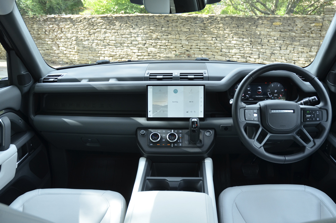 Land Rover Defender 90 X Dynamic HSE 3.0D 350 MHEV gallery image 31