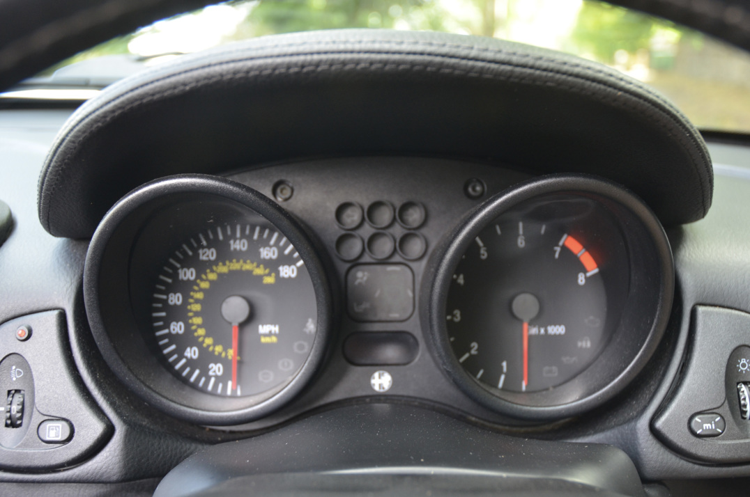 Alfa Romeo Spider 2.0 JTS Lusso Convertible by Pininfarina gallery image 41