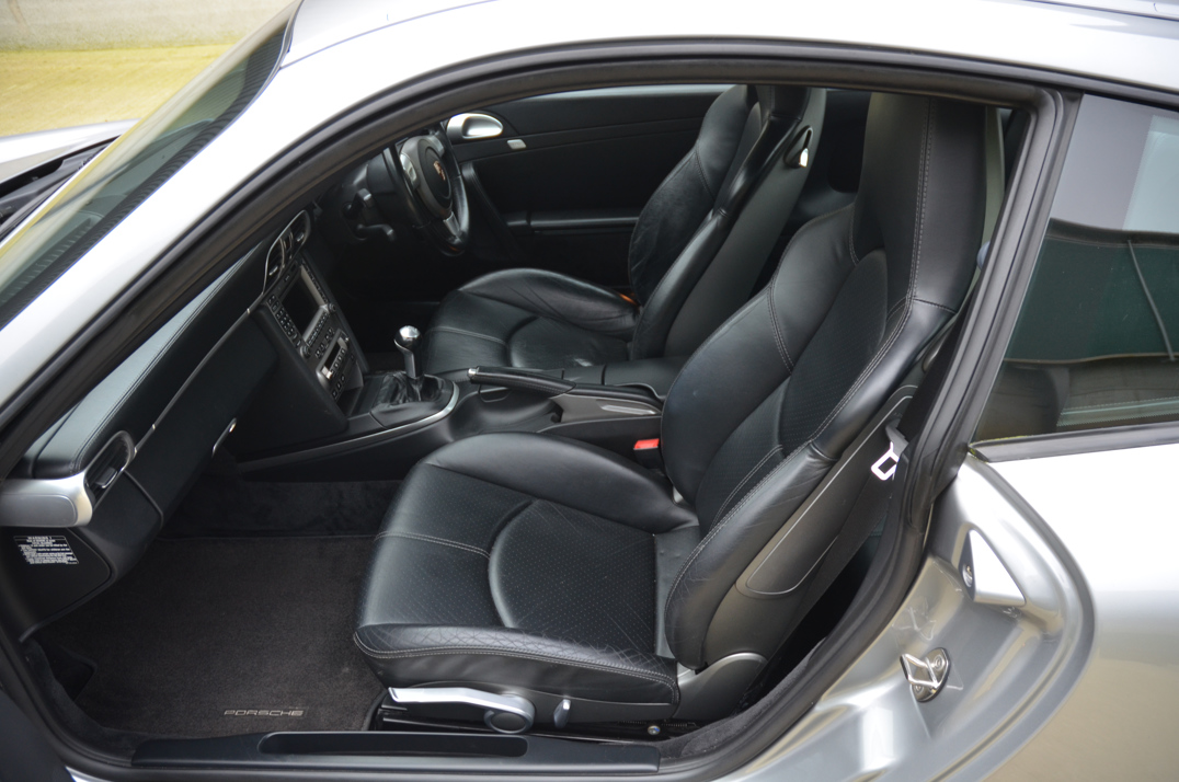 Porsche 911 Carrera 4s Manual gallery image 31