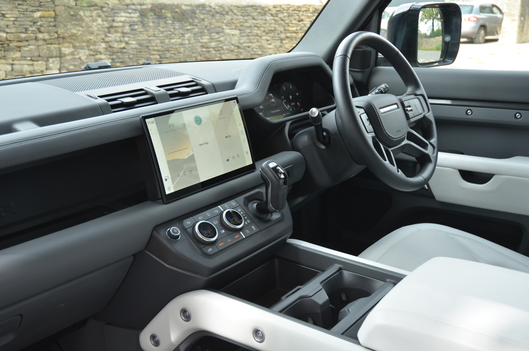 Land Rover Defender 90 X Dynamic HSE 3.0D 350 MHEV gallery image 36