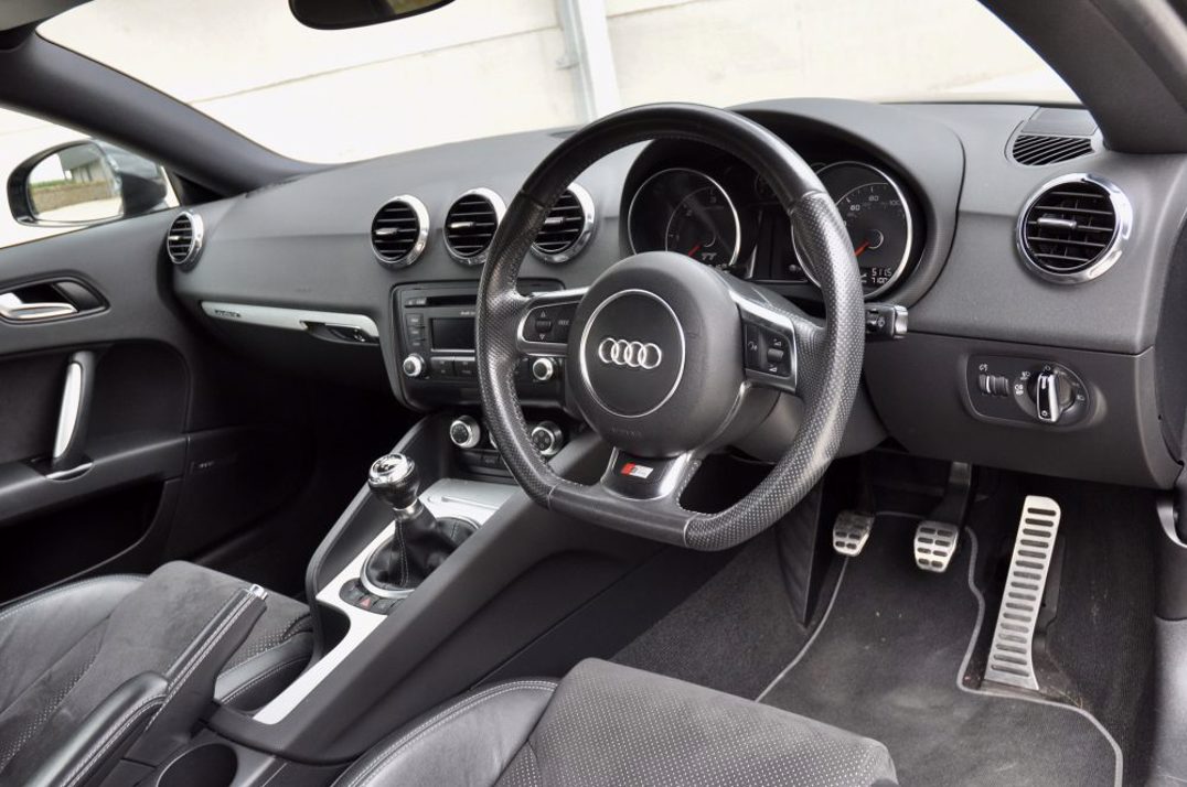 Audi TT Coupe Black Edition 2.0 TDI Quattro 170 Manual gallery image 15