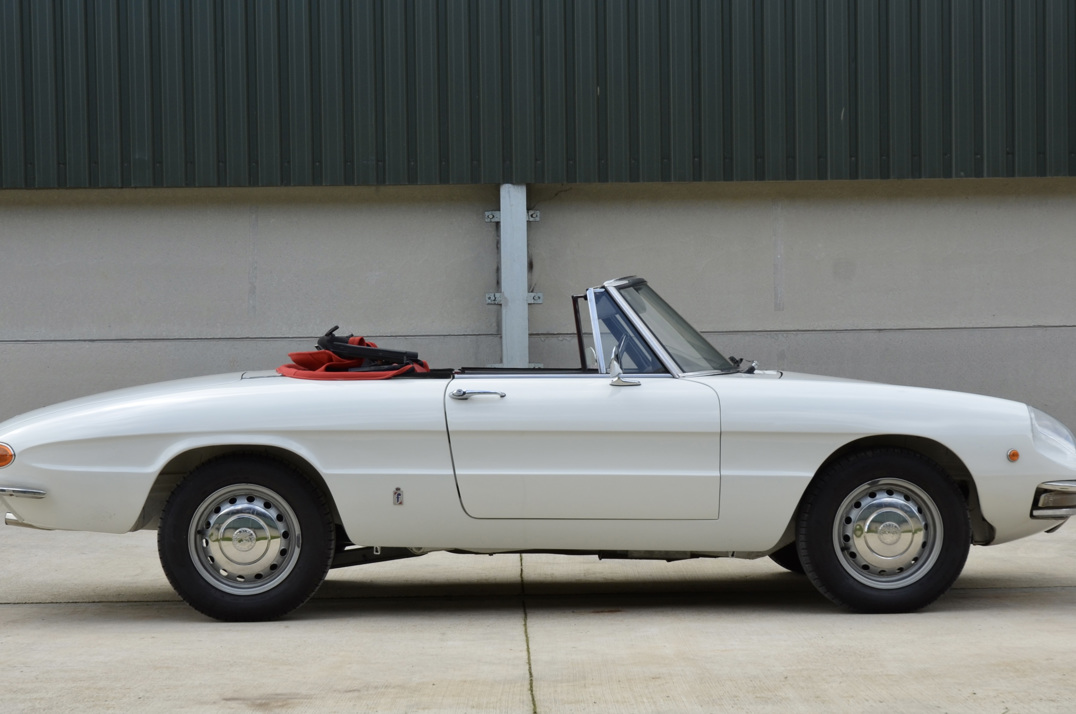 Alfa Romer 1300 Junior Spider Pininfarina. gallery image 2
