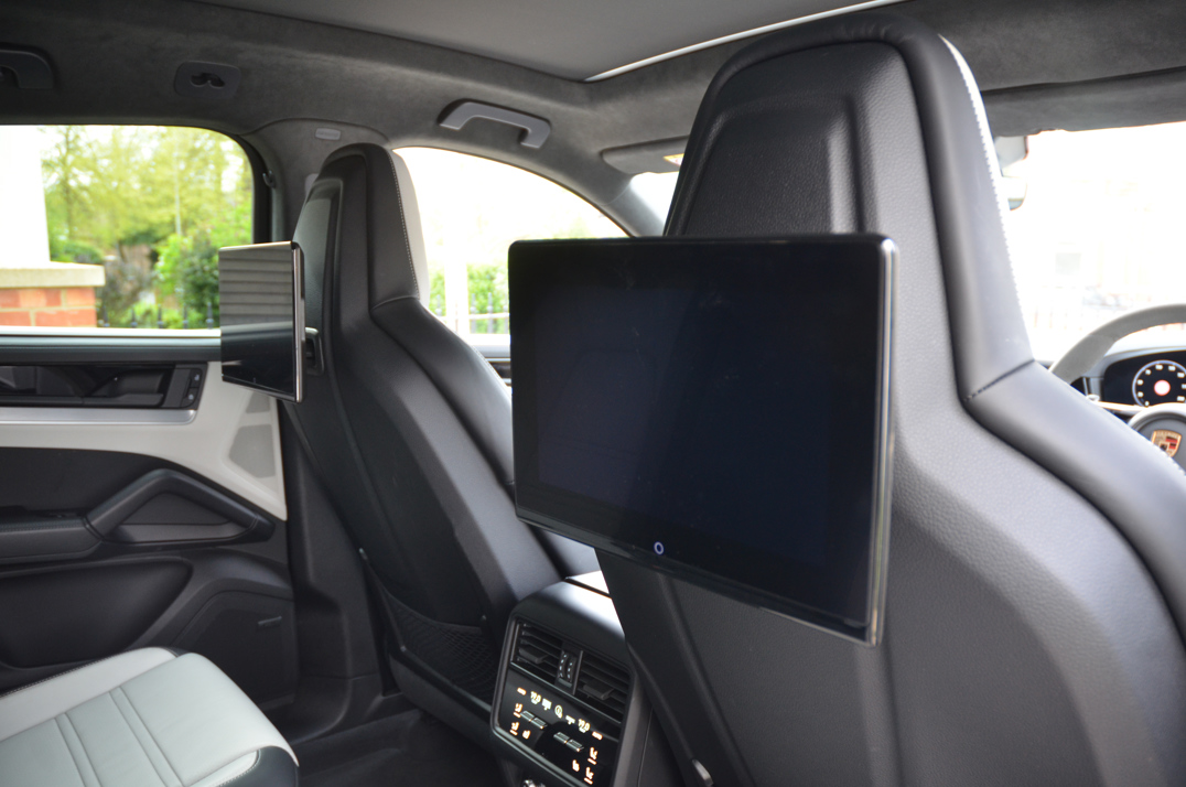 Porsche Cayenne Turbo Hybrid.. 2024 gallery image 47